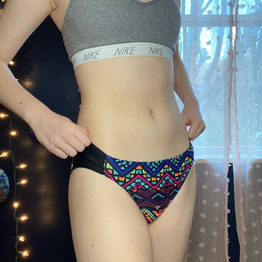 bikini bottem - Picture 2 of 3